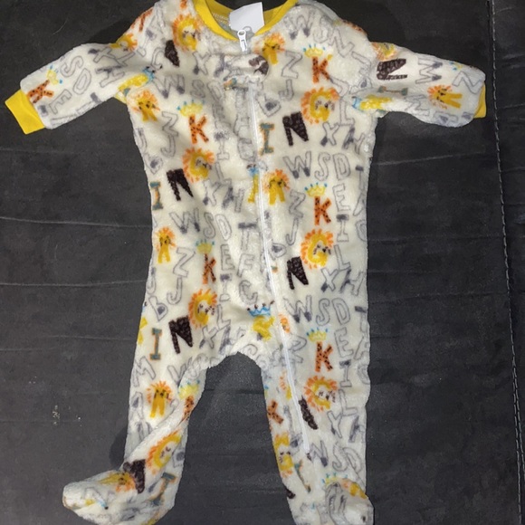 6 baby pajamas - Picture 4 of 7